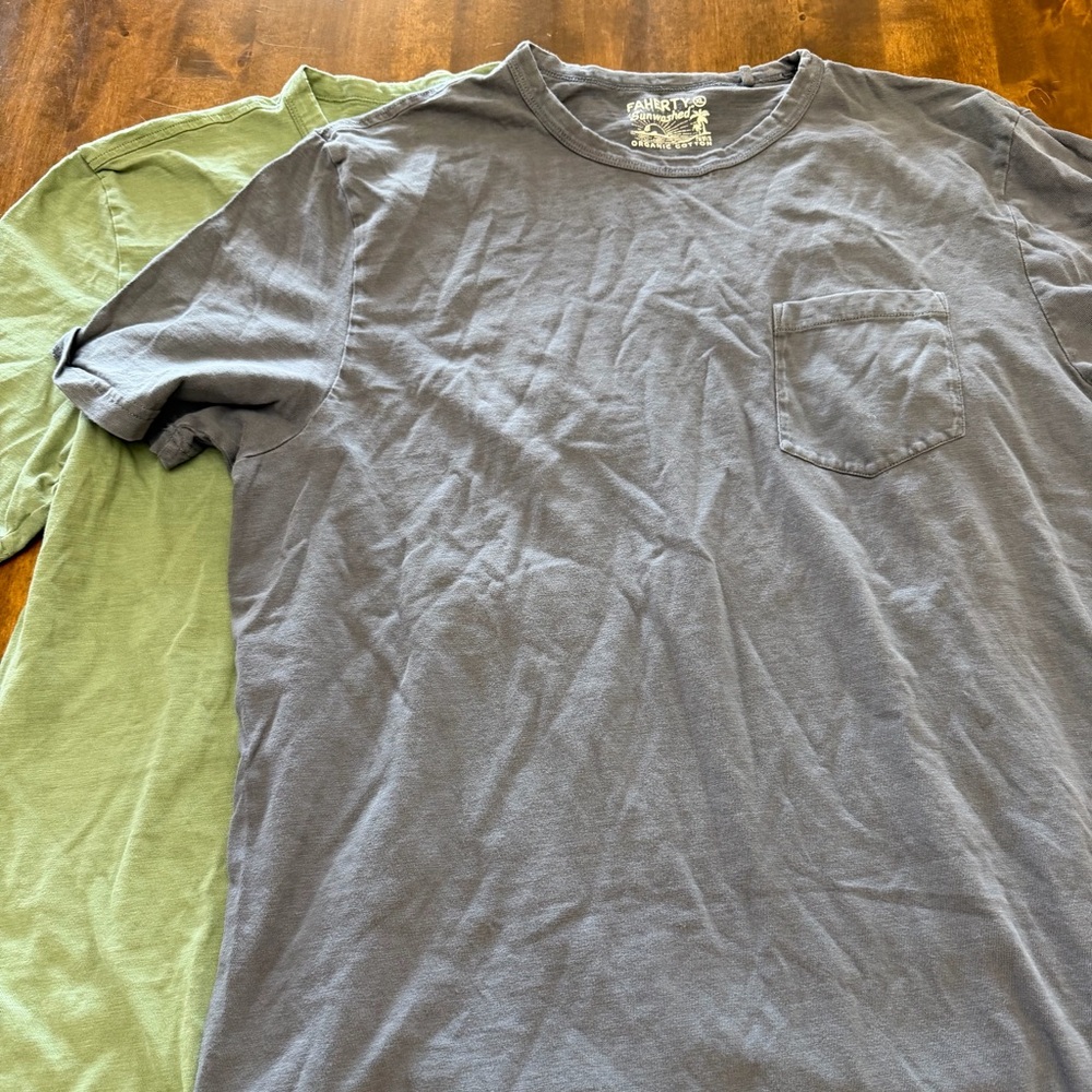 2 Men’s Faherty Unwashed Organic Cotton Pocket Crew Neck XL